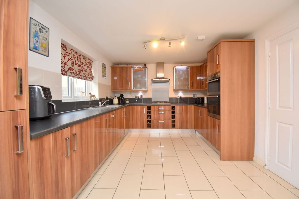 Additional image 5 of 5 bed detached house for saleBose Avenue, Biggleswade SG18