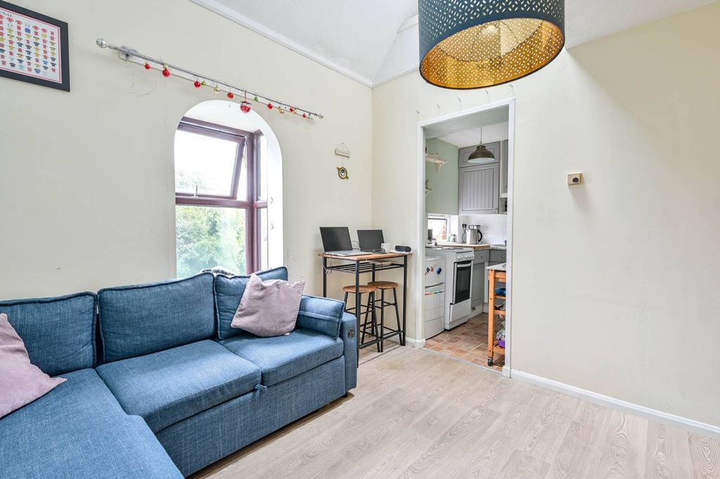 Additional image 3 of 1 bed flat for saleVeryan, Goldsworth Park, Woking GU21