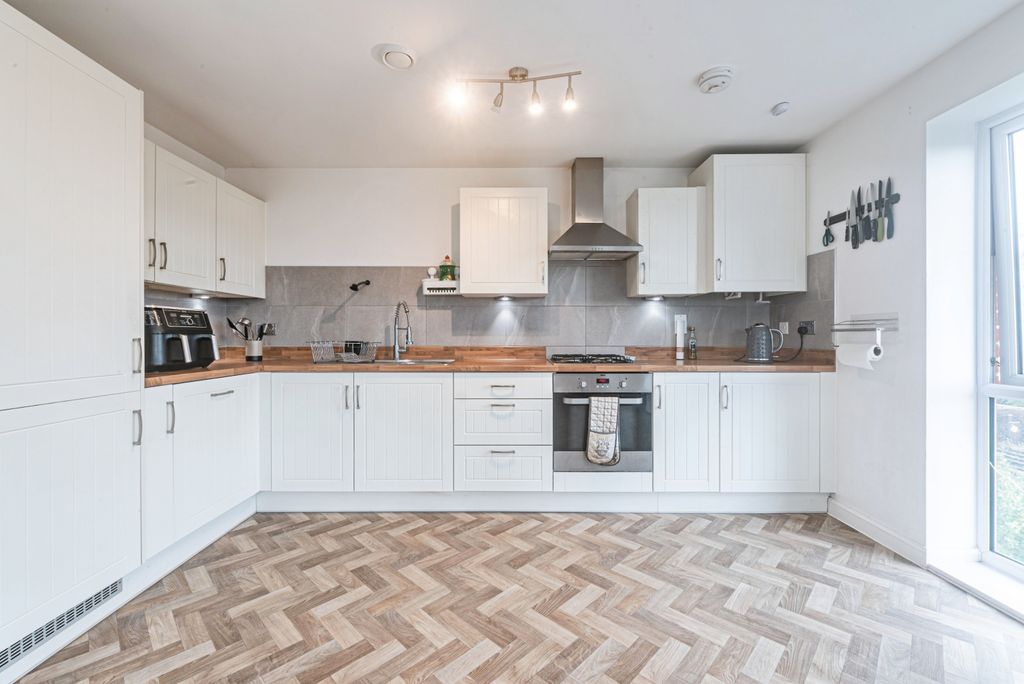 Additional image 2 of 2 bed flat for sale1 Strong Drive, Basingstoke RG21