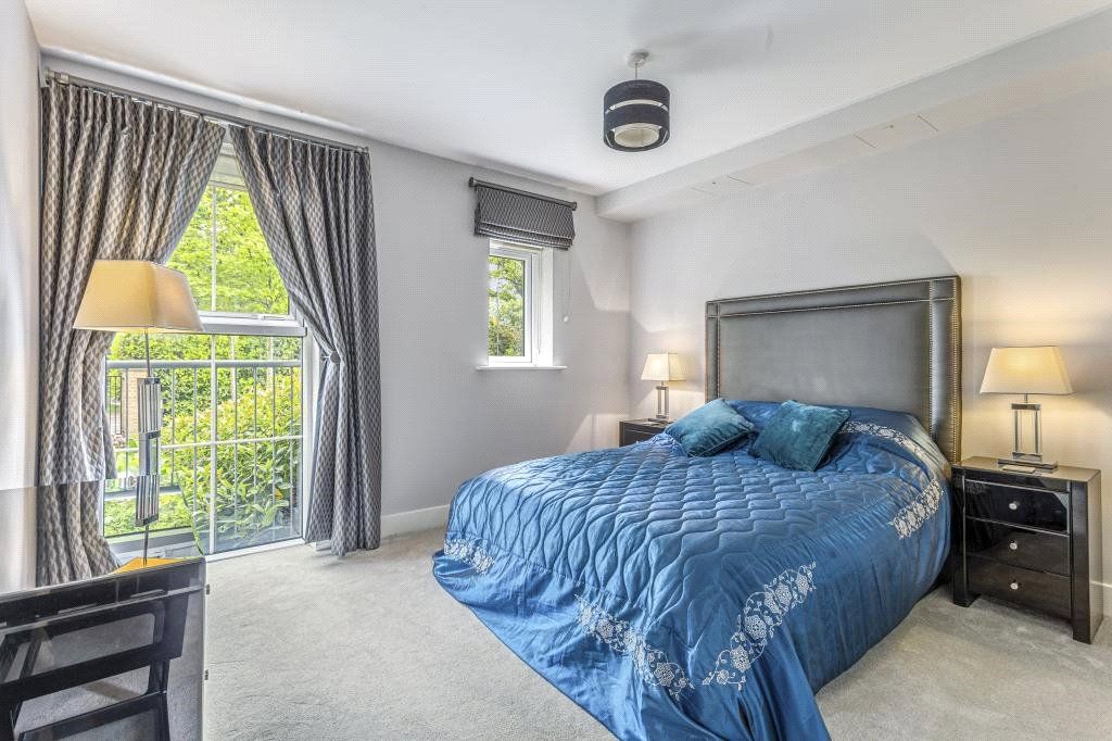 Additional image 9 of 2 bed flat for saleThe Groves, 46 Station Road, Beaconsfield, Buckinghamshire HP9