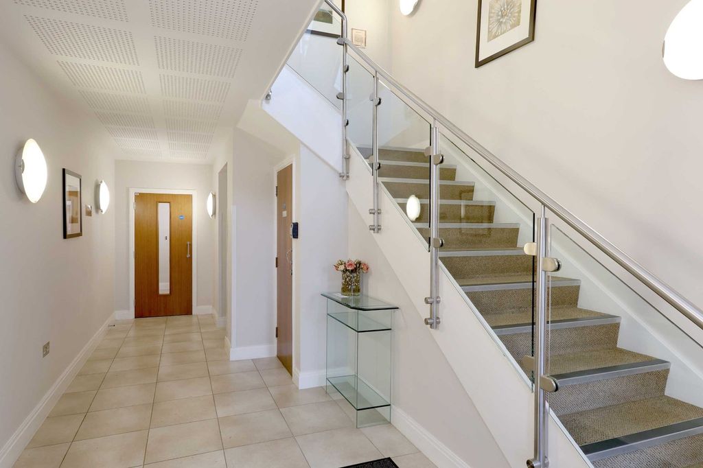 Additional image 10 of 2 bed flat for saleStation Road, Beaconsfield HP9