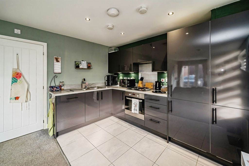 Additional image 12 of 2 bed flat for saleKempster Way, Weston Turville, Aylesbury HP22