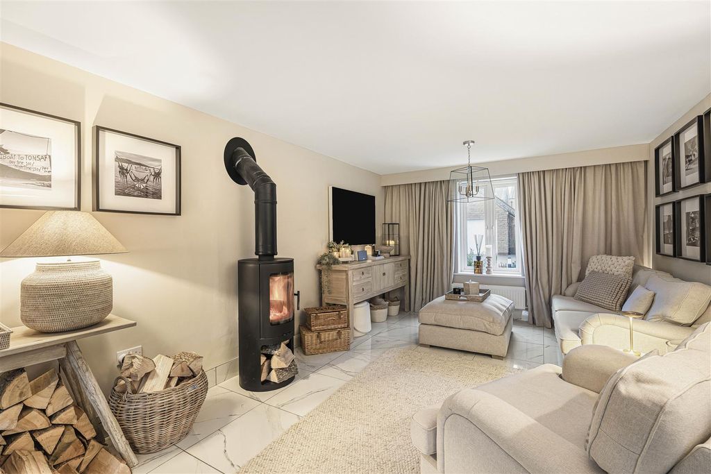 Additional image 3 of 5 bed detached house for saleAscot Way, Bicester OX26