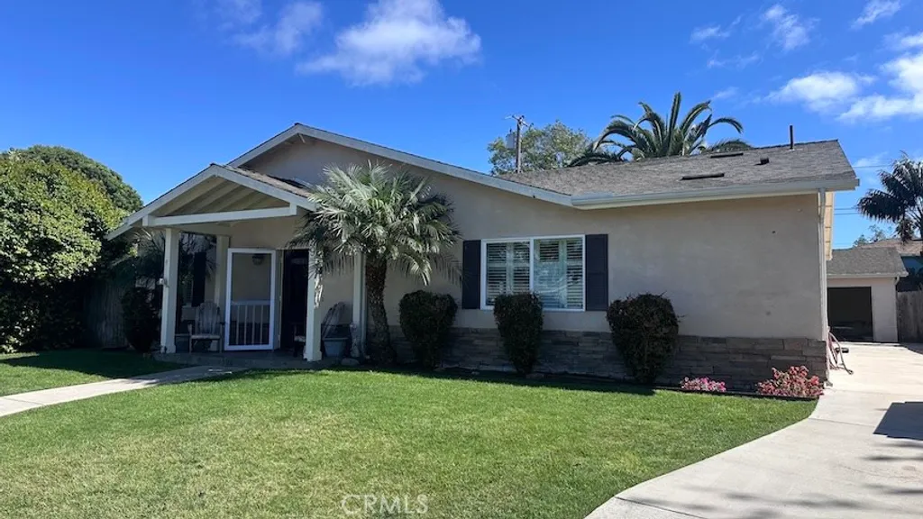 939 Dogwood Street, Costa Mesa, CA 92627