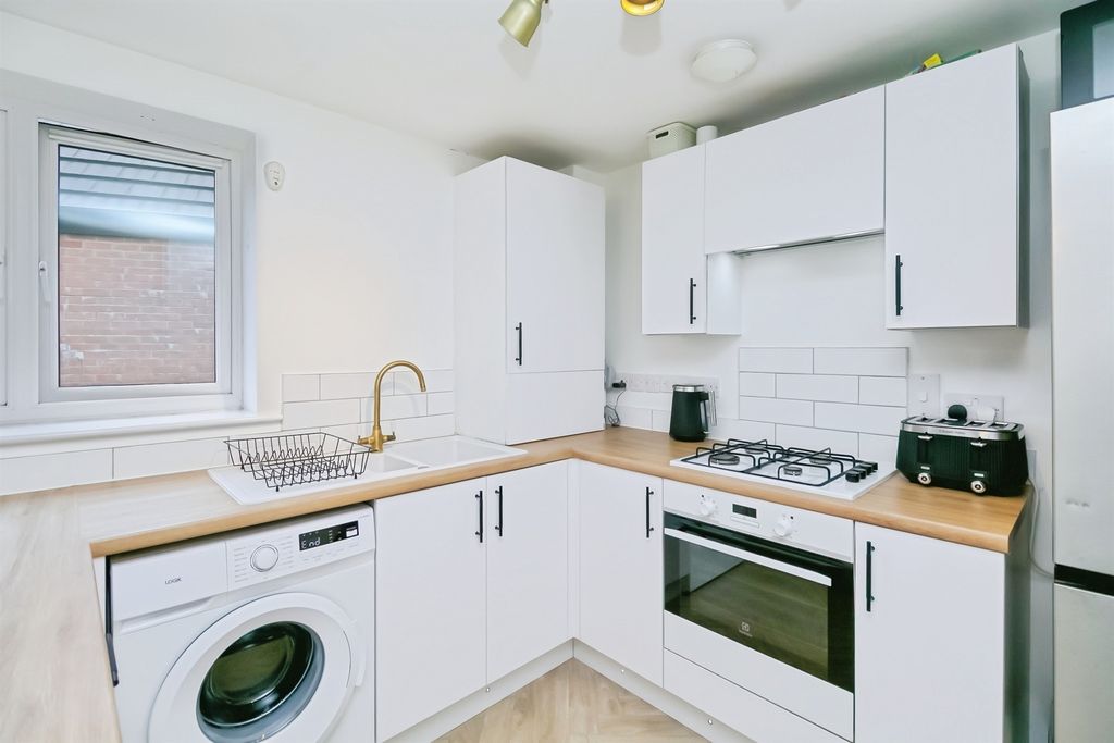 Additional image 4 of 2 bed flat for saleFfordd Y Mileniwm, Barry CF62