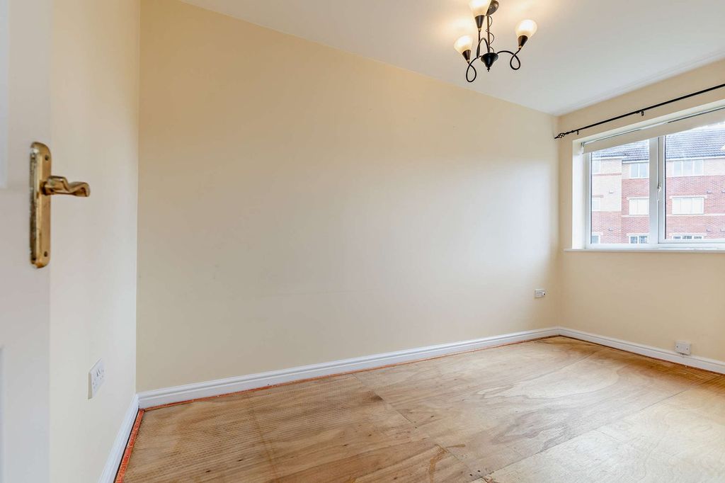 Additional image 14 of 2 bed flat for saleWain Avenue, Chesterfield S41