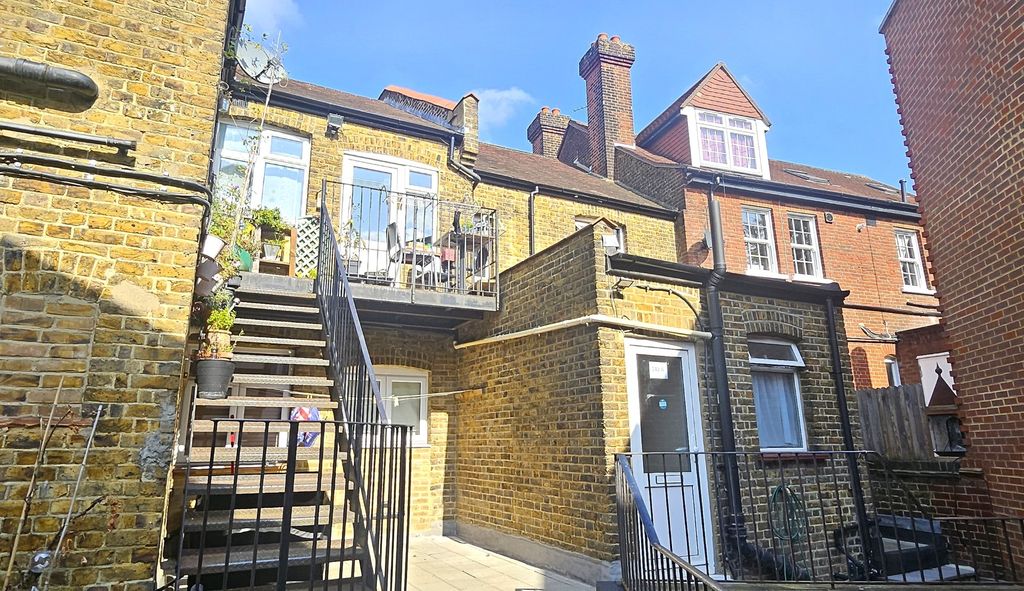13 bed flat for saleCroydon Road, Beckenham BR3 photo 5