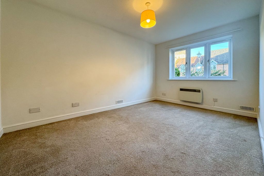 Additional image 4 of 2 bed flat for saleStation Road, Alresford SO24