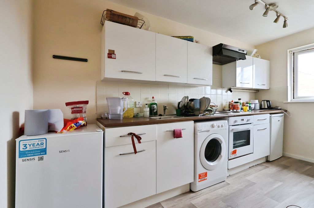 Additional image 2 of 1 bed flat for saleSanderling Close, Letchworth SG6