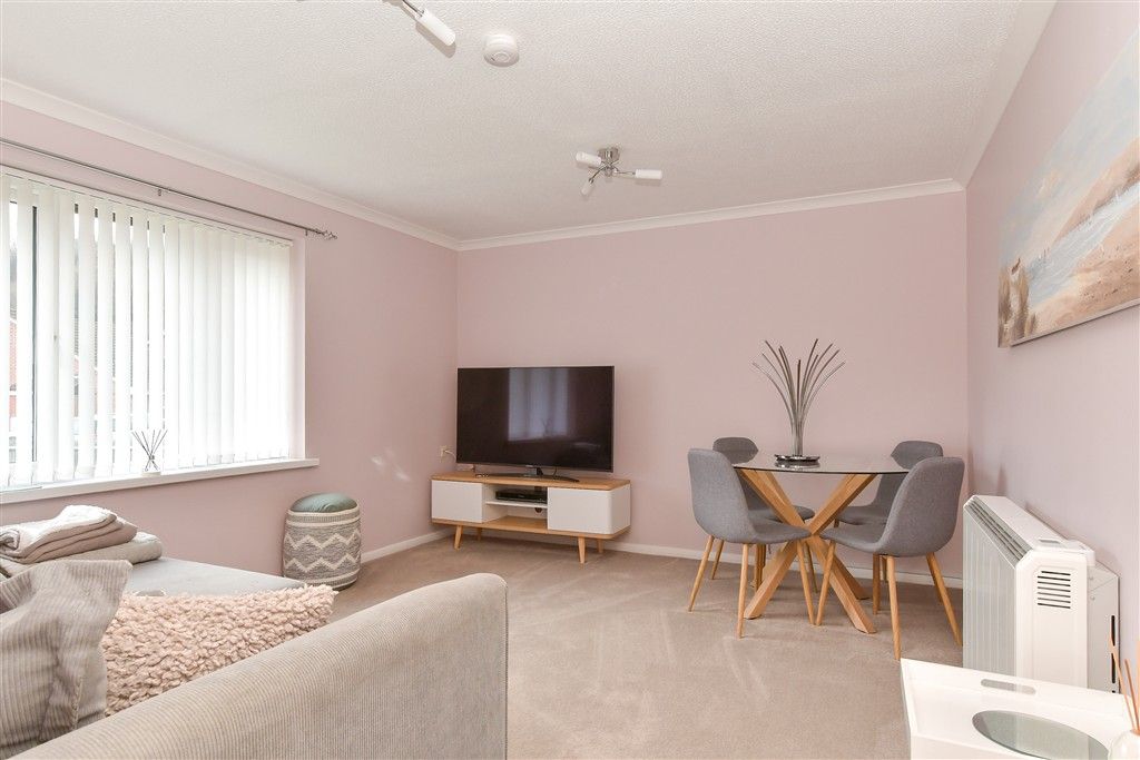 2 bed flat for saleDove Close, Walderslade, Chatham, Kent ME5 photo 3