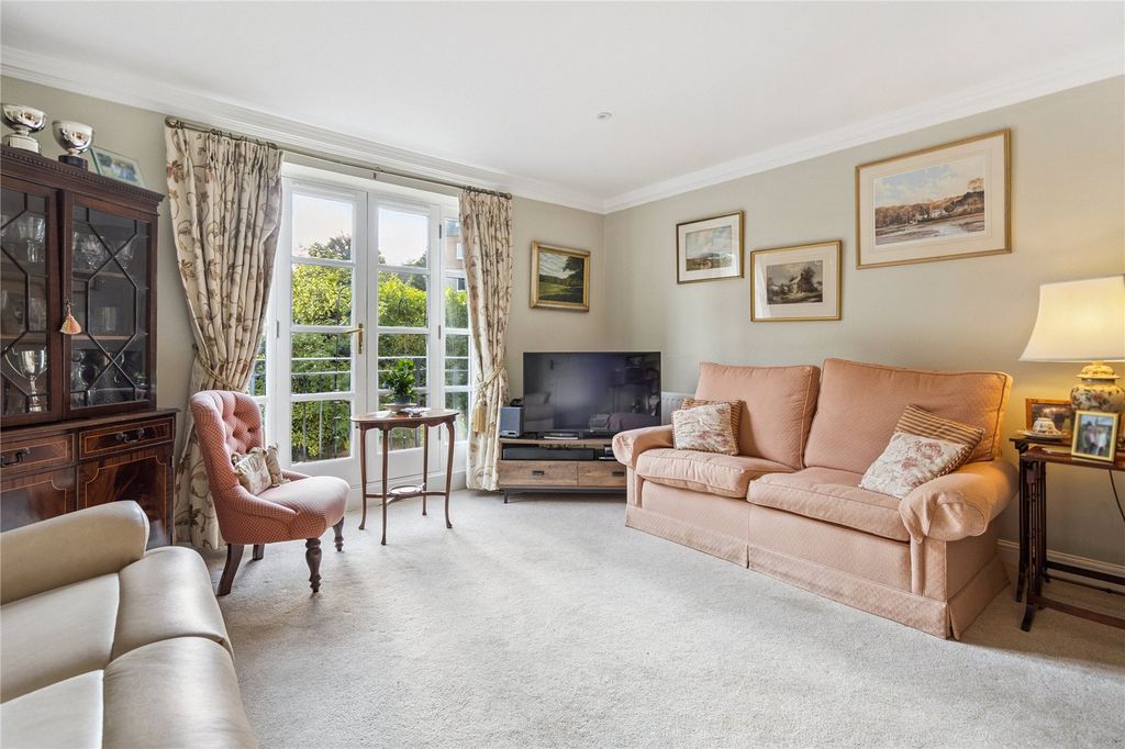 Additional image 4 of 2 bed flat for saleChesham Road, Berkhamsted, Hertfordshire HP4