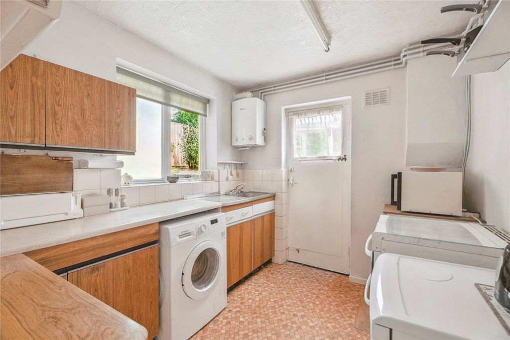 Additional image 6 of 4 bed semi-detached house for saleDellfield Close, Berkhamsted, Hertfordshire HP4