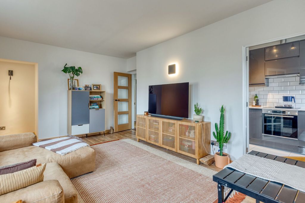 Additional image 8 of 2 bed flat for sale2 Windmark, Byron Lane, St Helier JE2
