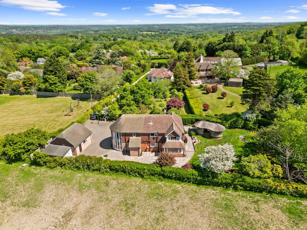 4 bed detached house for sale172 Hastings Road, Battle TN33