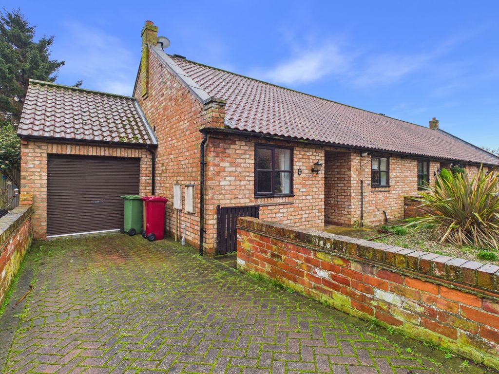 2 bed semi-detached bungalow for saleThe Grove, Barrow-Upon-Humber DN19