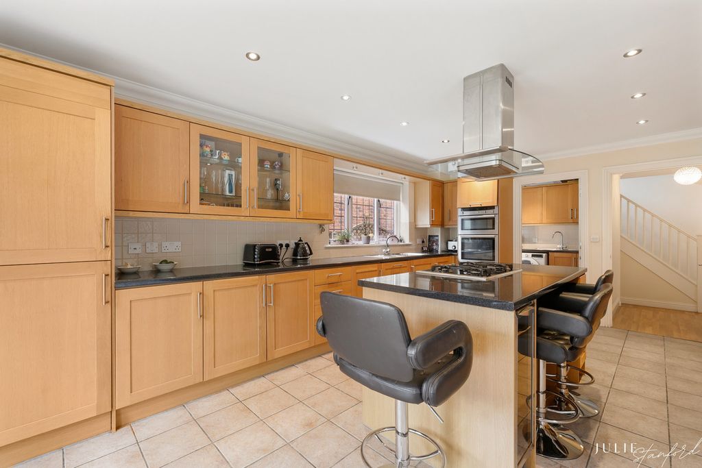 Additional image 5 of 6 bed detached house for saleLee Chapel Lane, Basildon SS16