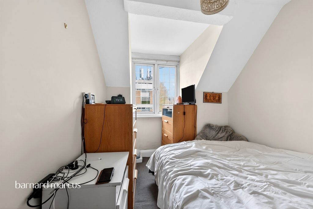 Additional image 6 of 1 bed flat for saleHigh Street, Dorking RH4
