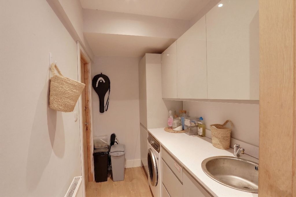 Additional image 8 of 5 bed detached house for sale6 Heathfield, Benfleet SS7