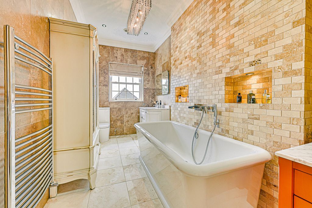 Additional image 41 of 5 bed detached house for saleVicarage Heights, Benfleet SS7