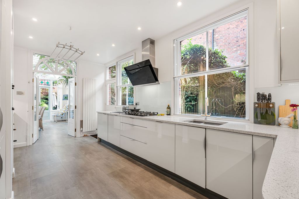 Additional image 2 of 4 bed end terrace house for saleKings Road, Berkhamsted, Hertfordshire HP4