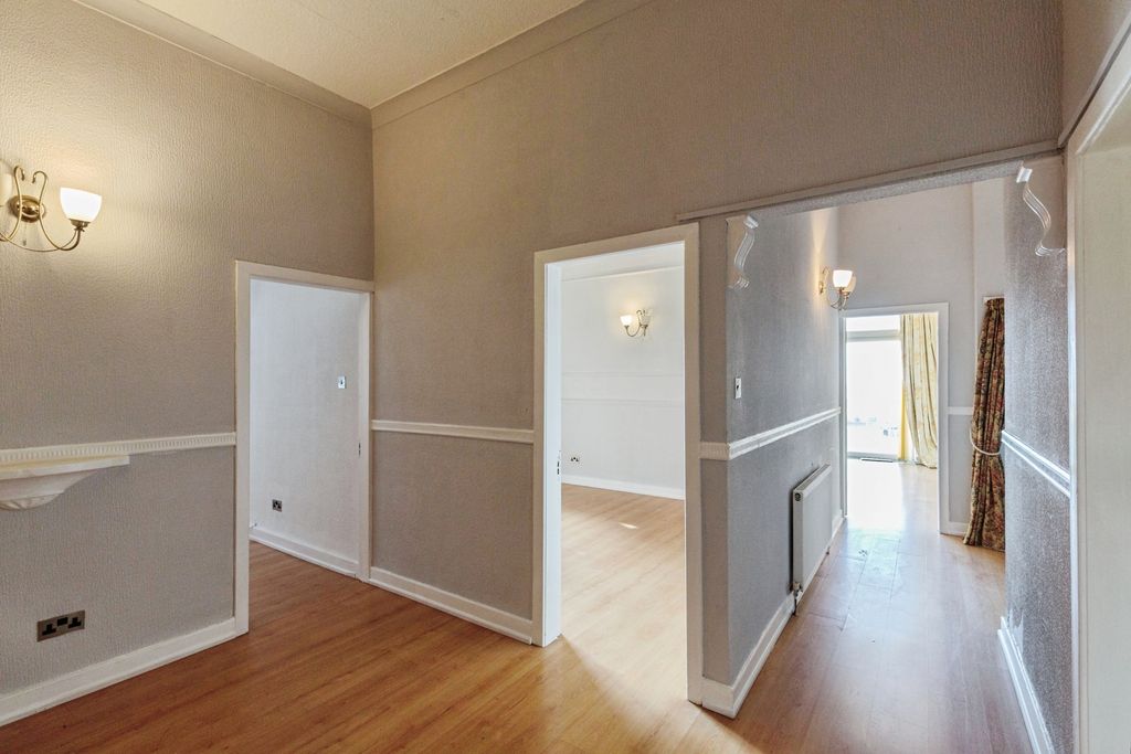 Additional image 7 of 3 bed flat for saleNorth Promenade, Lytham St. Annes, Lancashire FY8