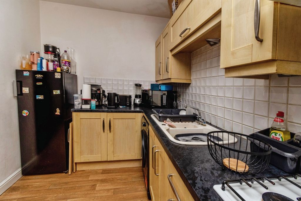 Additional image 3 of 2 bed flat for saleLowbridge Walk, Bilston WV14