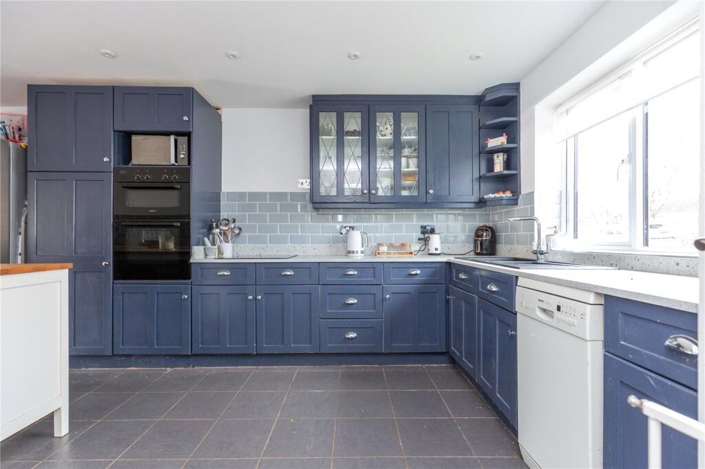 Dukes Close, Wincanton, Somerset, BA9 photo 4