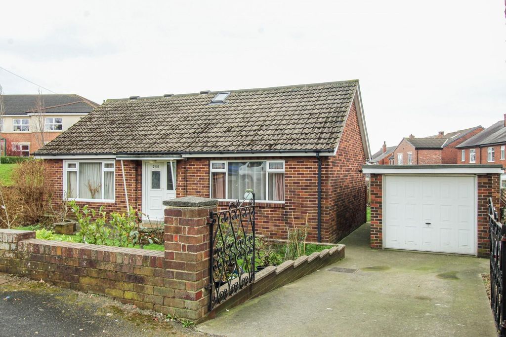 4 bed detached bungalow for saleSoothill Lane, Soothill, Batley WF17