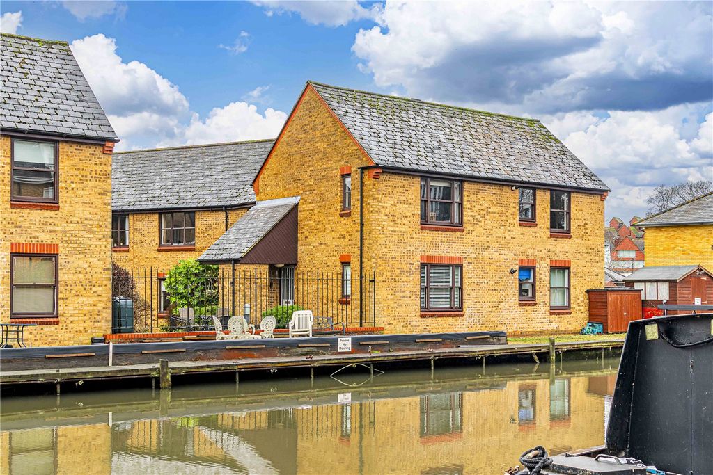 Additional image 3 of 2 bed flat for saleBridge Street, Berkhamsted, Hertfordshire HP4
