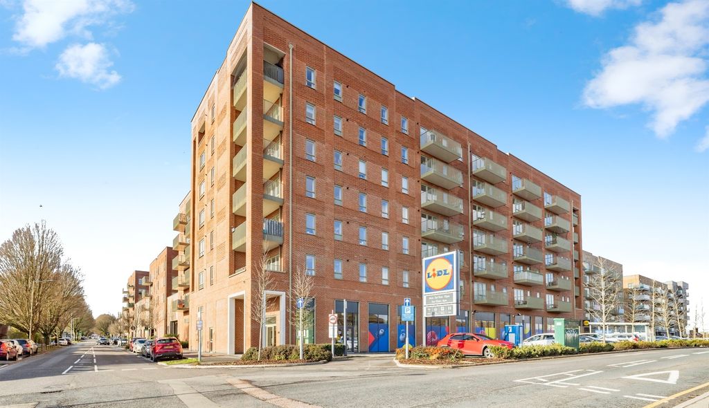 Additional image 12 of 2 bed flat for saleOxhey Drive, Watford WD19
