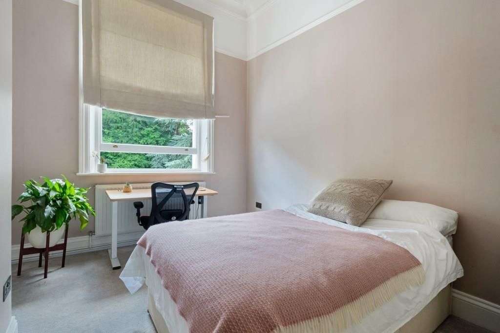 Additional image 8 of 2 bed flat for salePixham Lane, Dorking RH4