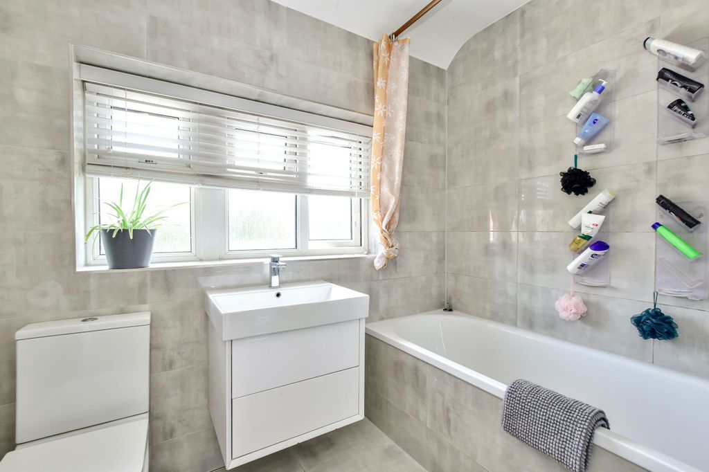 Additional image 23 of 4 bed semi-detached house for saleHazelwood Lane, Abbots Langley WD5