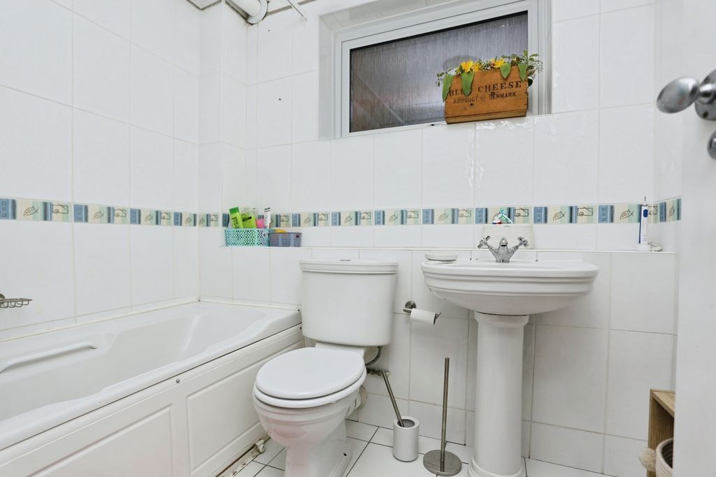Additional image 16 of 3 bed flat for saleCourt Downs Road, Beckenham BR3