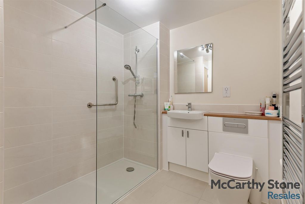 Additional image 9 of 2 bed flat for saleQueen Elizabeth Place, Orchard Lane, Alton GU34