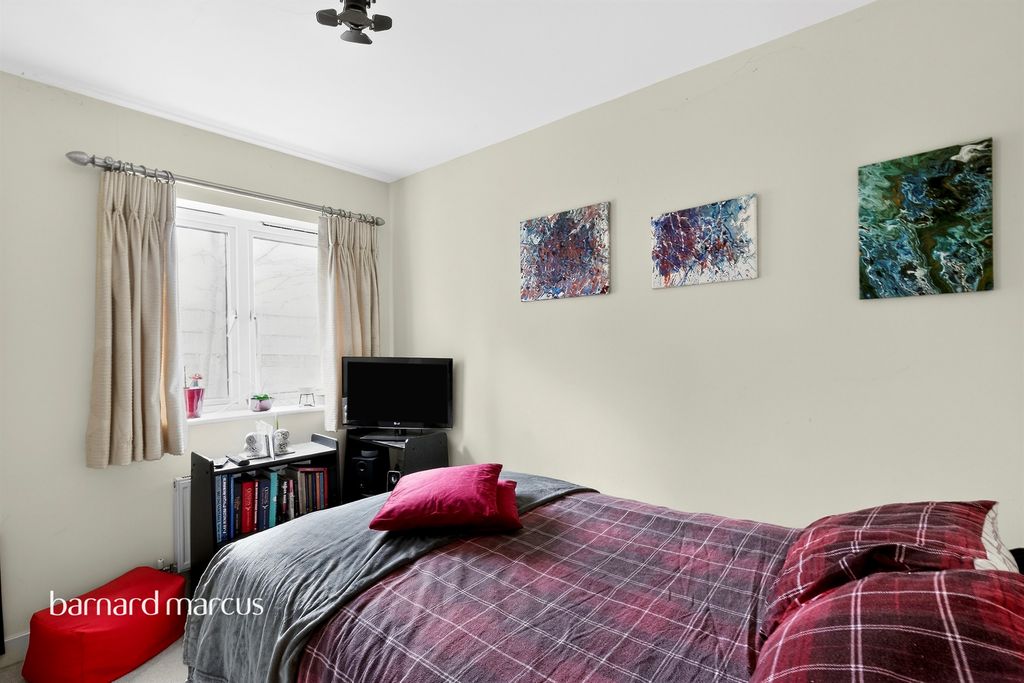 Additional image 15 of 2 bed flat for saleHill View, Dorking RH4