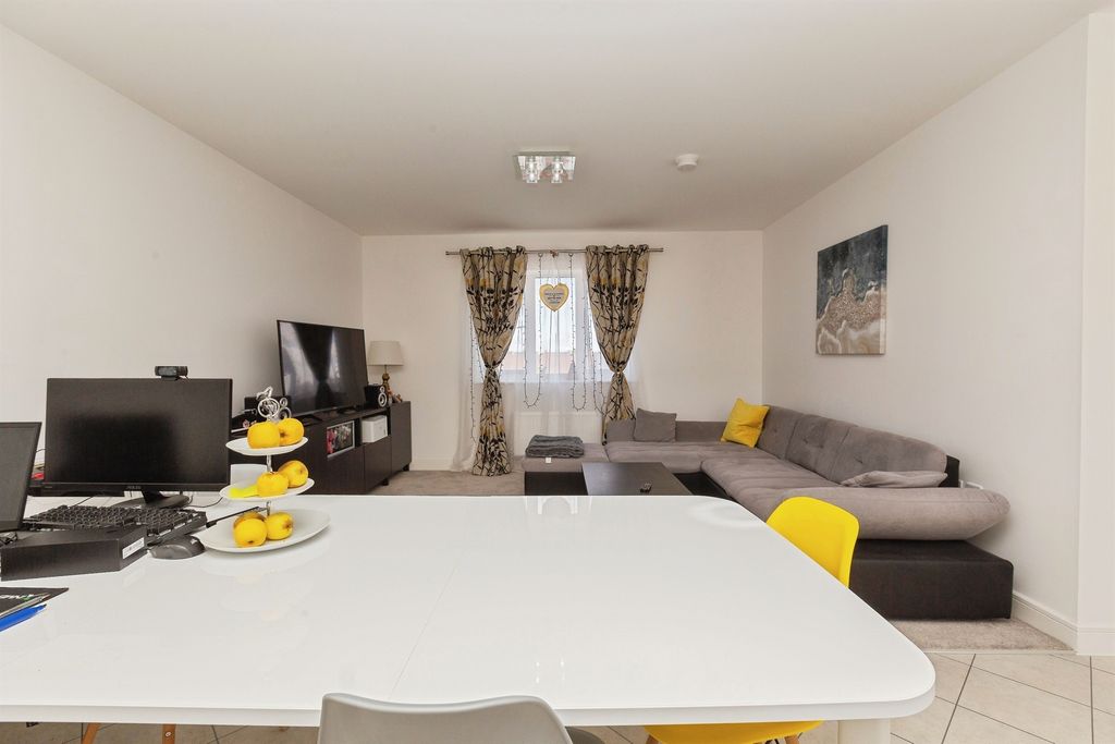 Additional image 10 of 2 bed flat for salePurssell Road, Weston Turville, Aylesbury HP22