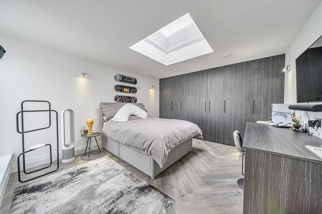 Additional image 6 of 3 bed flat for saleOverbury Avenue, Beckenham BR3