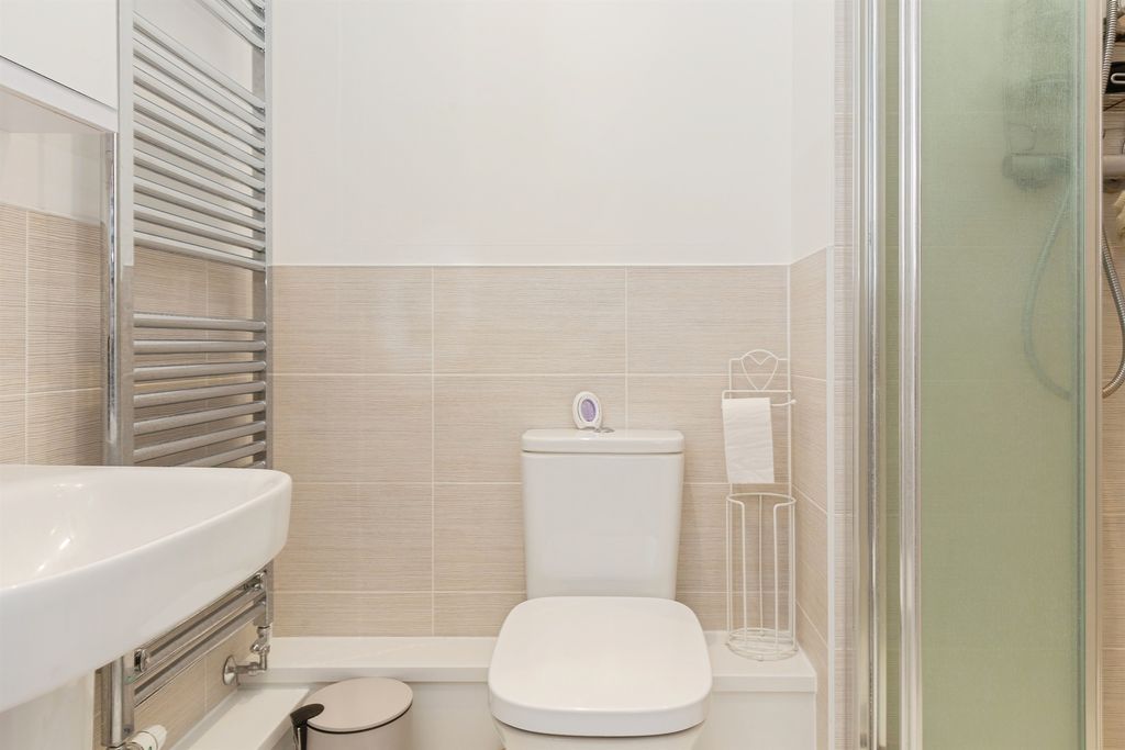 Additional image 8 of 2 bed flat for salePurssell Road, Weston Turville, Aylesbury HP22