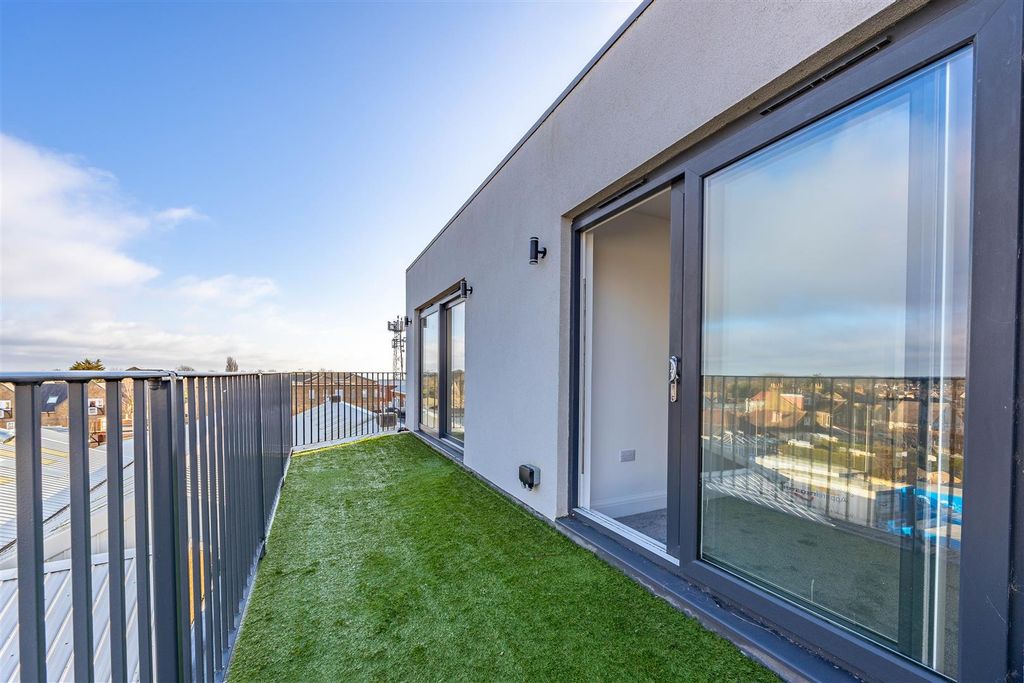 Additional image 4 of 2 bed flat for saleLondon Road, Hadleigh, Benfleet SS7