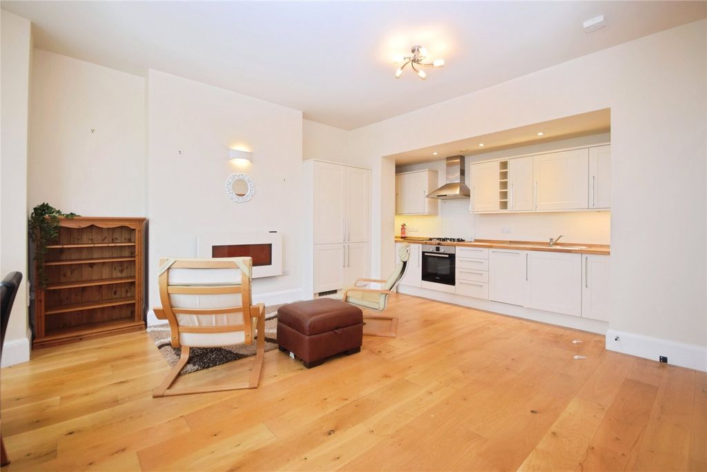 Additional image 4 of 3 bed flat for saleMarine Parade, Tywyn, Gwynedd LL36