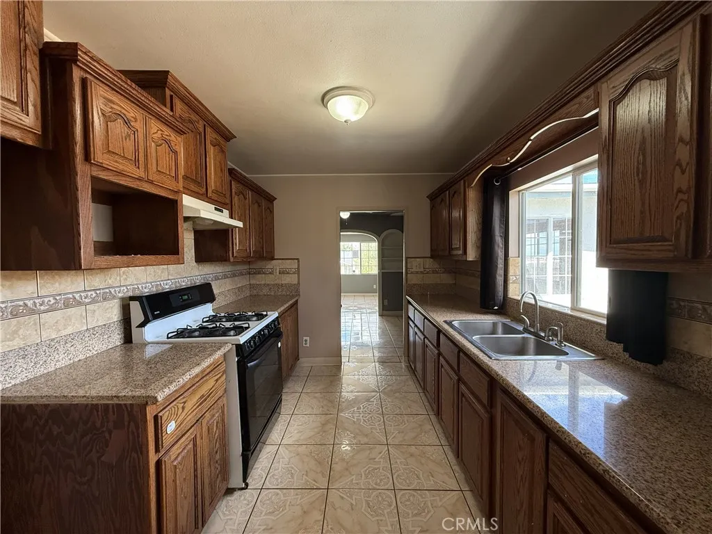 Additional image 16 of 407 E Street, Taft, CA 93268