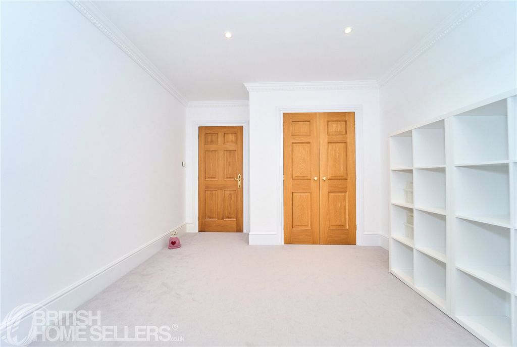 Additional image 12 of 2 bed flat for saleGrove Road, Beaconsfield, Buckinghamshire HP9