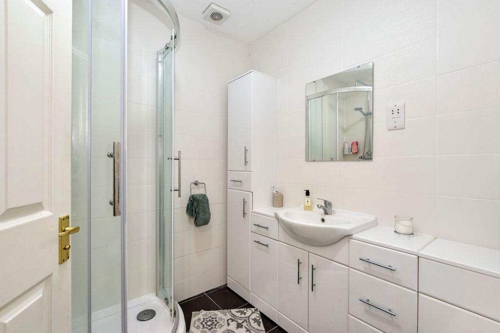 Additional image 10 of 2 bed flat for saleHarlech Road, Abbots Langley WD5
