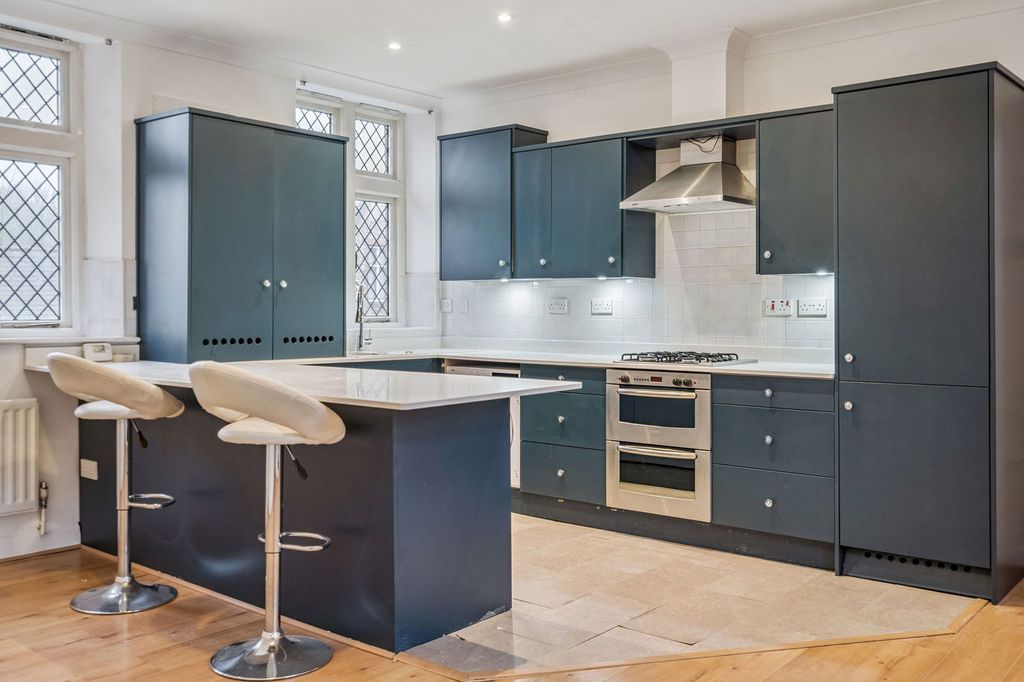 Additional image 2 of 2 bed flat for saleWhielden Street, Amersham HP7