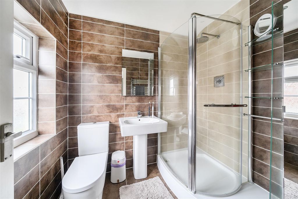 Additional image 13 of 4 bed detached house for saleNorthbrook Road, Aldershot GU11