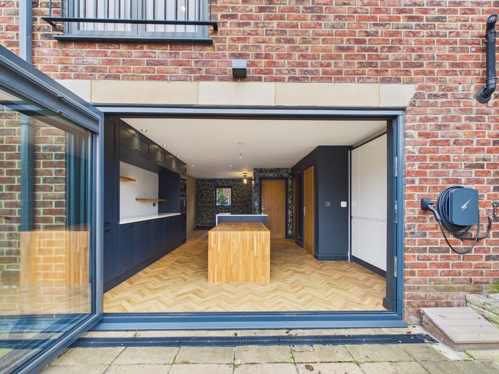 Additional image 6 of 3 bed town house for saleFlemingate Court, Beverley HU17