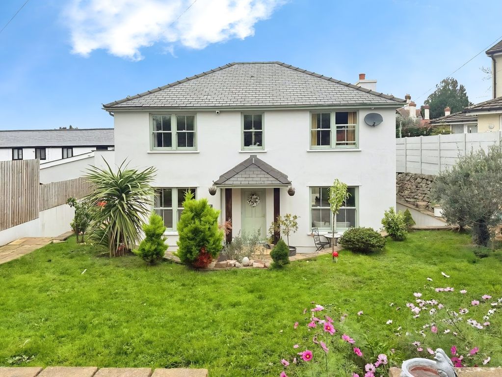 4 bed detached house for saleStation Road, Abergavenny NP7 photo 2