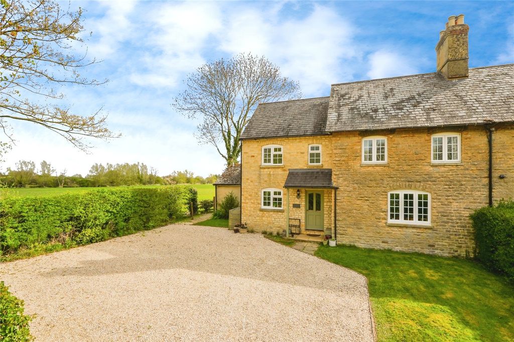 4 bed semi-detached house for saleBuckland Road, Bampton, Oxfordshire OX18