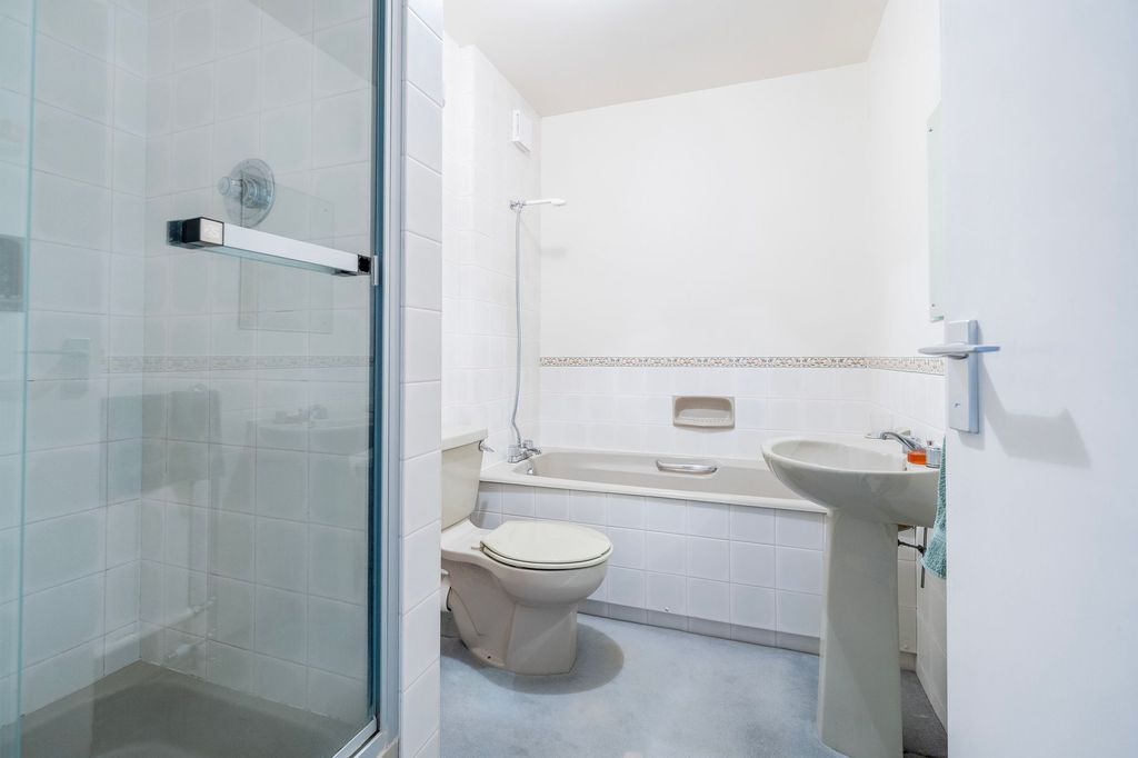 Additional image 20 of 3 bed flat for saleMaltsters Way, Oulton Broad NR32