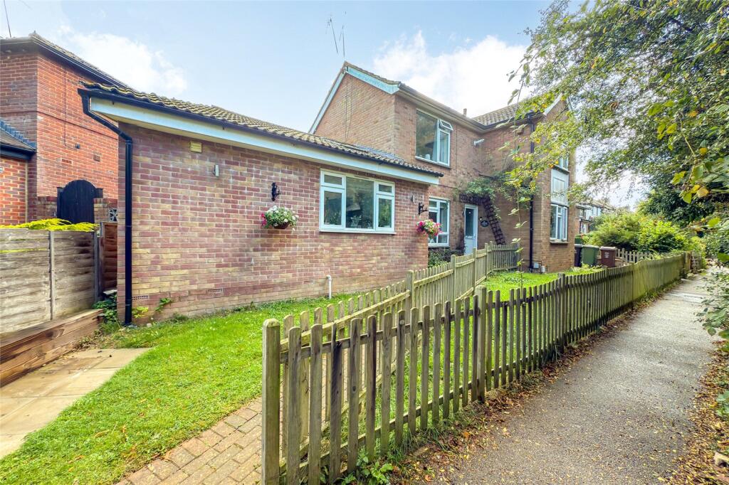 Reynolds Crescent, Sandridge, St. Albans, Hertfordshire, AL4
